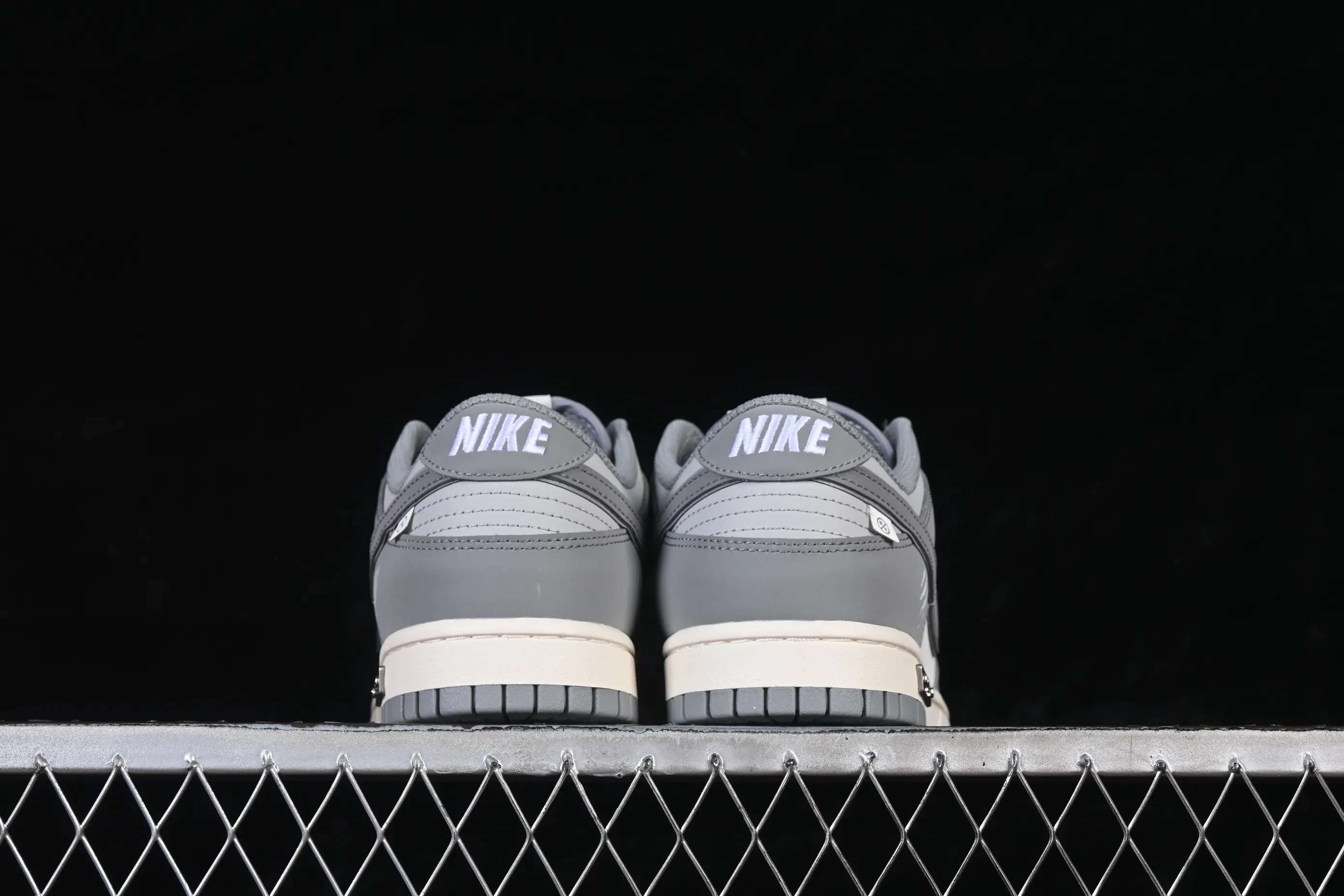 All categories Nk SB Dunk Series Nk SB Dunk Low High-end customized low-top sneakers Nike SB Dunk Low Anniversary high-end customized low-top casual sneakers GW0510-051
